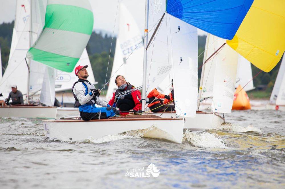 Mit Spinnaker auf Kurs