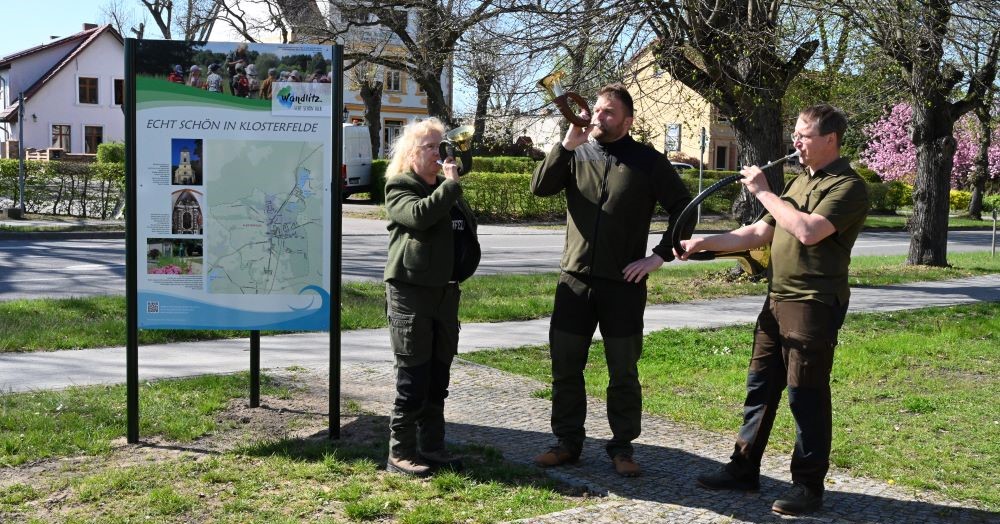 Dreiseitenaufsteller_Klf_04_KlfJagdhornblaeser